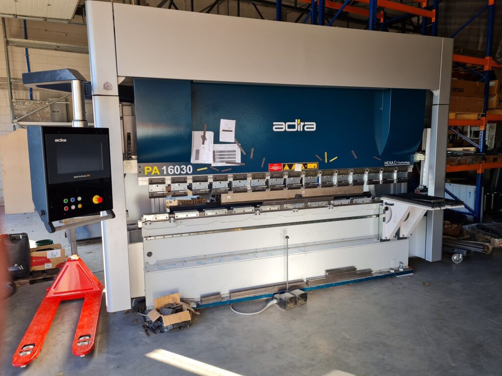 CNC-Abkantpressen Trubend Amanda  und Safan Darley